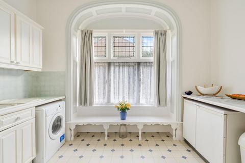 1, Harby Browe Grafton Close, Worcester Park, KT4 7JY