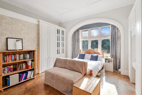 1, Harby Browe Grafton Close, Worcester Park, KT4 7JY