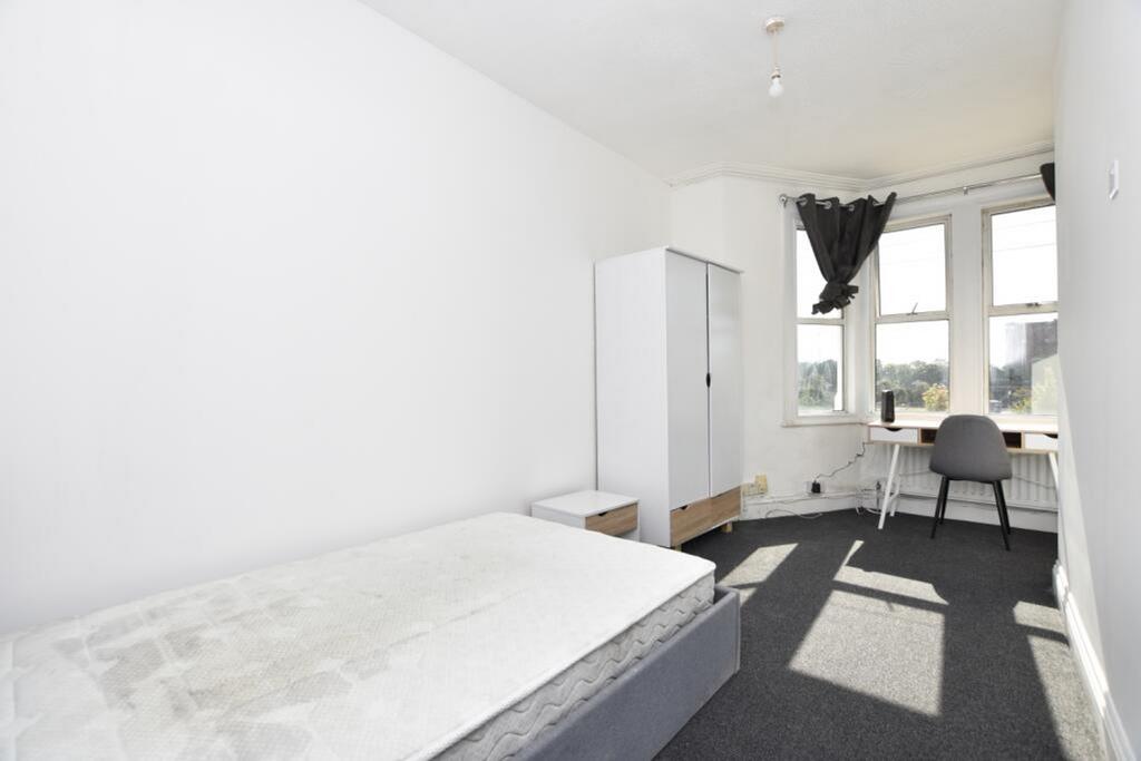 Bright and inviting double bedroom featuring la...