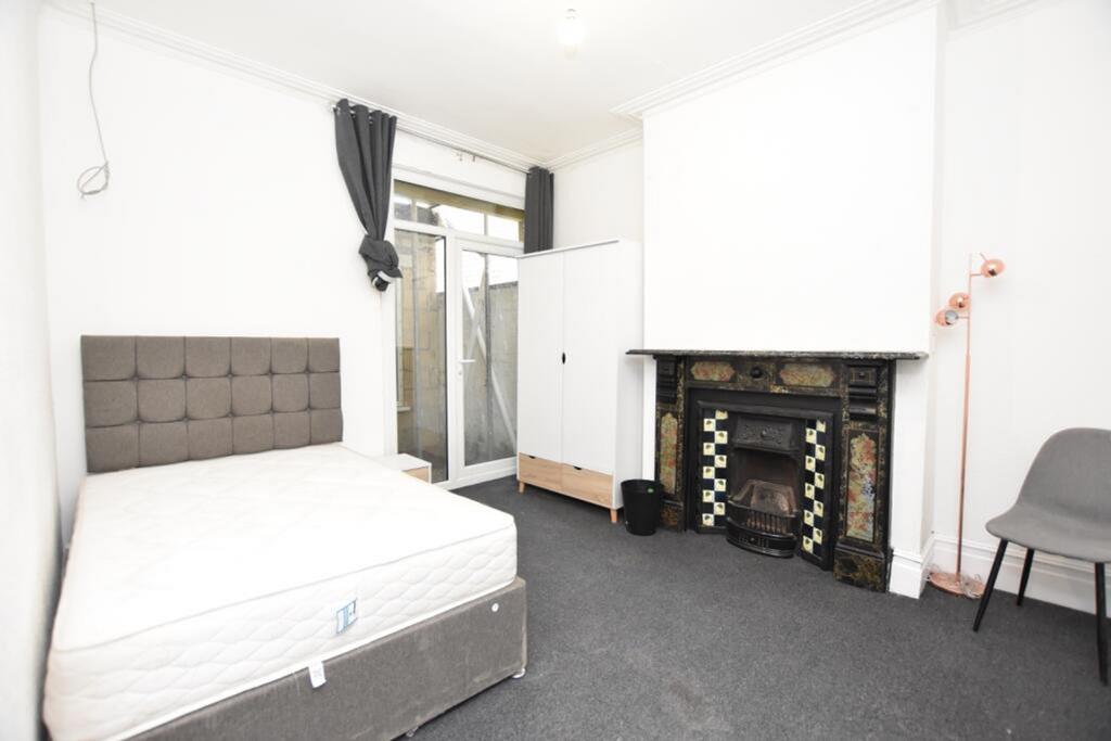 This charming double bedroom offers a cozy atmo...