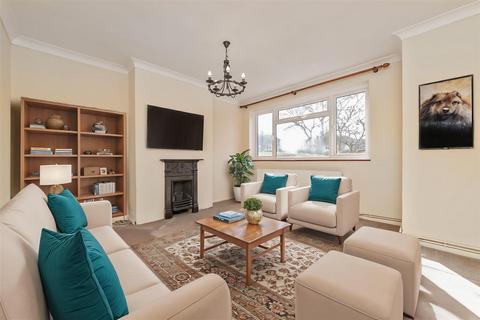 10 Cuckmans Drive, St Albans, AL2 3AX