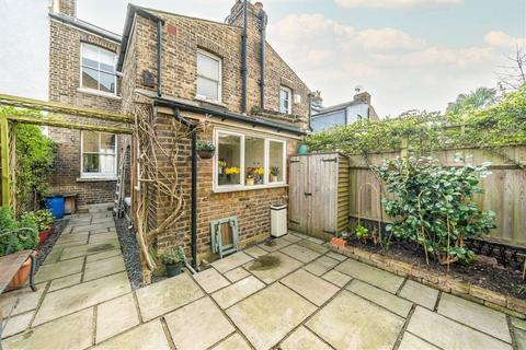 14 Furzefield Road, London, SE3 8TX