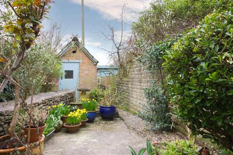 15 Burnivale, Malmesbury, SN16 0BL