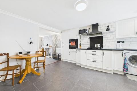 3 bedroom flat for sale, East Cliff, Folkestone