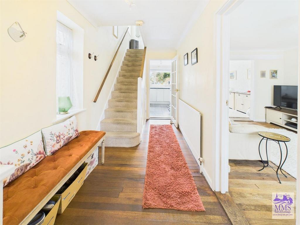 HALLWAY.jpg