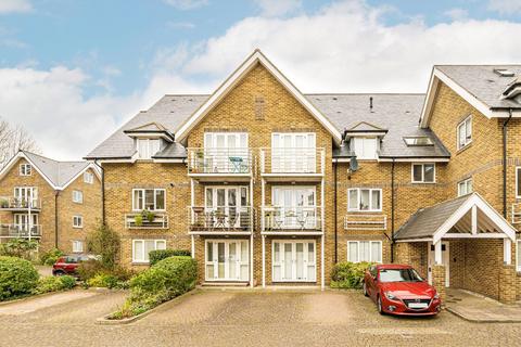 11 Thames Close, Hampton, TW12 2ET