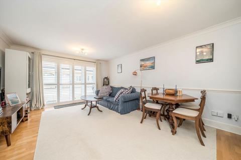 11 Thames Close, Hampton, TW12 2ET