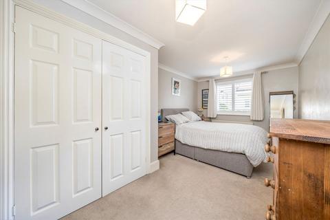 11 Thames Close, Hampton, TW12 2ET