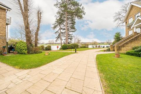 11 Thames Close, Hampton, TW12 2ET