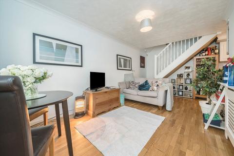 2 bedroom house for sale, Burlington Mews, London W3
