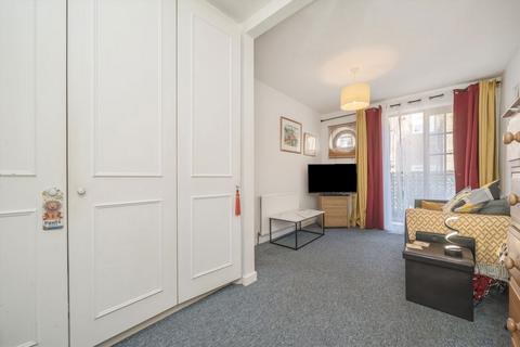 2 bedroom house for sale, Burlington Mews, London W3