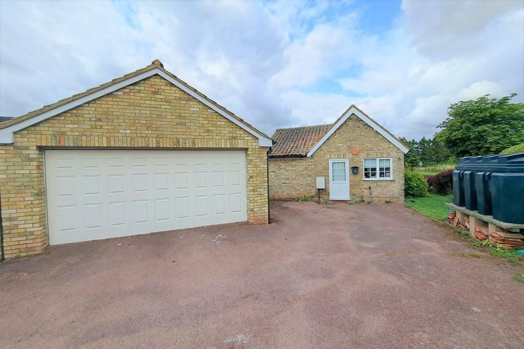 Detached garage