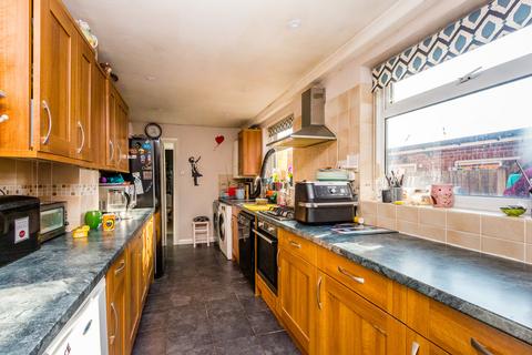3 bedroom terraced house for sale, Victoria Road, Rushden NN10