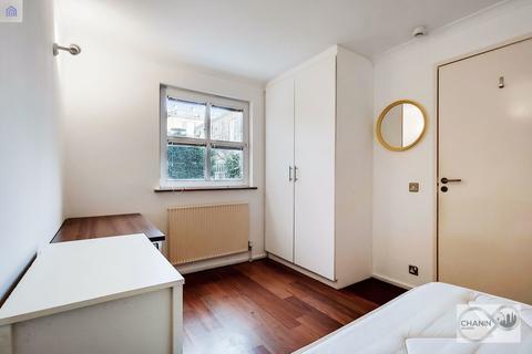 undefined, Queen Of Denmark Court, London SE16