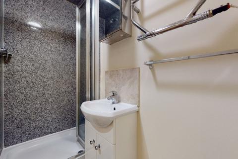 Studio to rent, Chatsworth Road