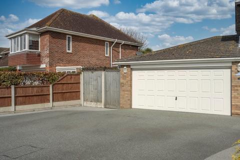4 bedroom detached house for sale, Yallop Avenue, Gorleston