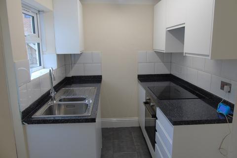 2 bedroom terraced house to rent, Lansdowne Street