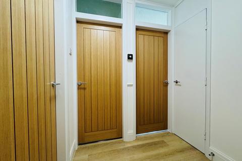 2 bedroom apartment to rent, Glen Avenue, Worsley