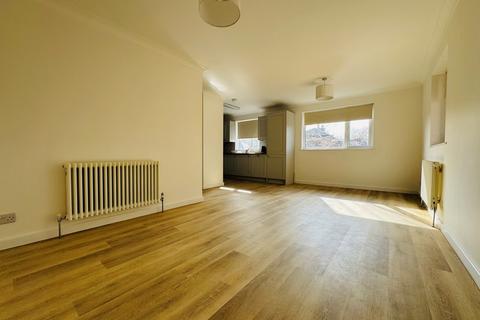2 bedroom apartment to rent, Glen Avenue, Worsley