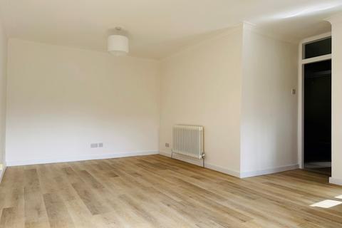 2 bedroom apartment to rent, Glen Avenue, Worsley