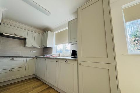 2 bedroom apartment to rent, Glen Avenue, Worsley