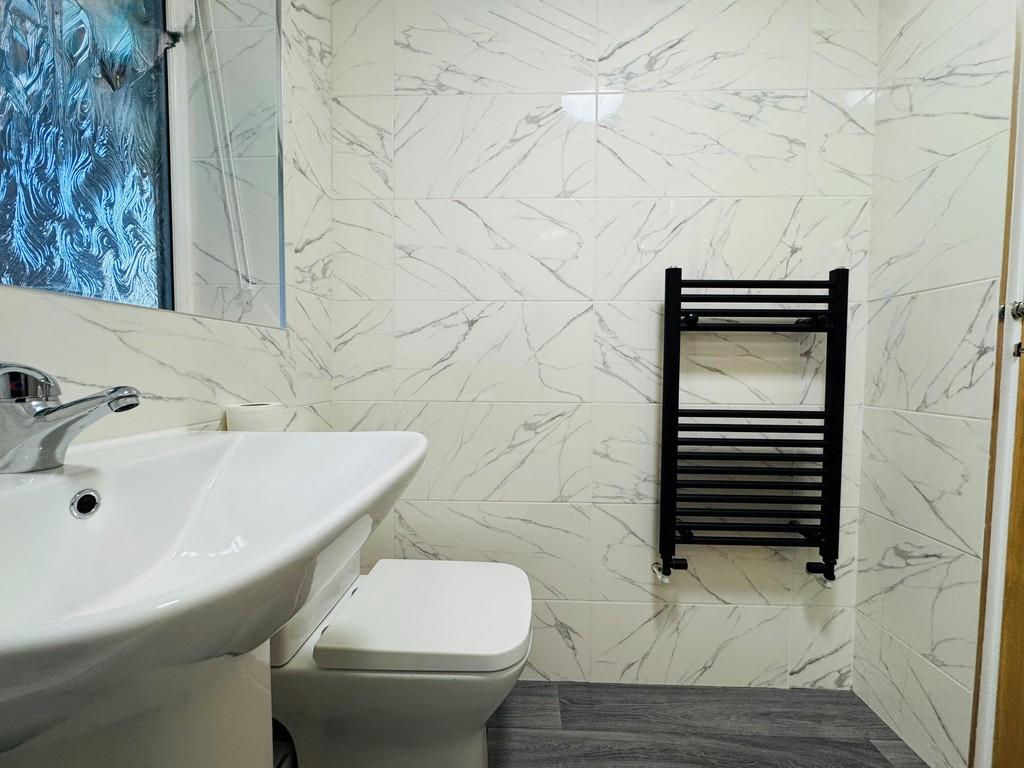 Egerton bathroom2