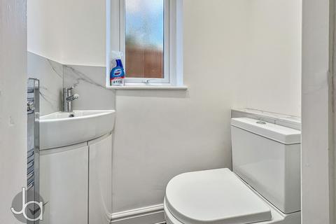 7 Chestnut Way, Tiptree, Colchester, CO5 0NX