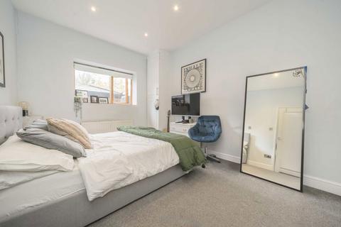 Flat 3, 1 Newburgh Road, London, W3 6DQ