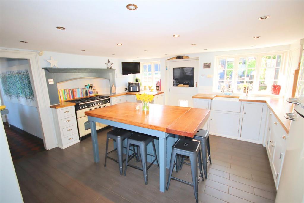 Kitchen/Breakfast Room