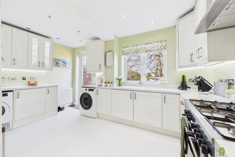 10 Harvel Crescent, London, SE2 0PW