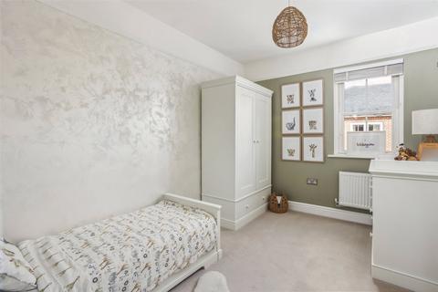 19 Mobbs Close, Stoke Poges, Slough, SL2 4FF