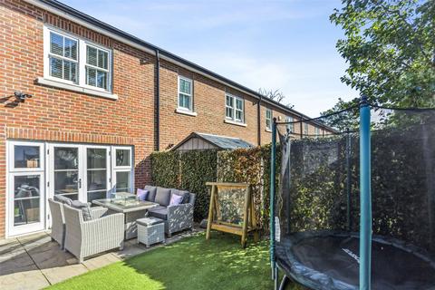 19 Mobbs Close, Stoke Poges, Slough, SL2 4FF