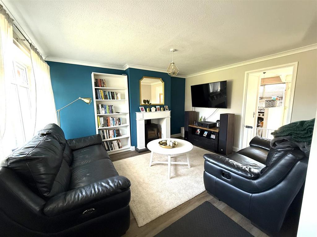 37 campbell close lounge 3.jpeg