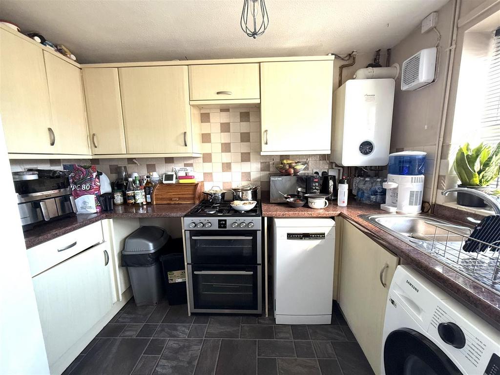 37 campbell close kit.jpeg