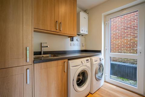 18 Langdale Drive, Ascot, SL5 8TQ