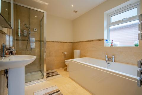 18 Langdale Drive, Ascot, SL5 8TQ