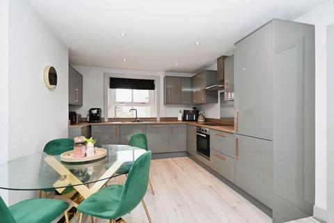 2 bedroom apartment for sale, High Street, Yeadon, Leeds