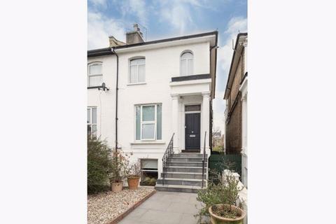 2 bedroom ground floor flat for sale, Askew Road W12