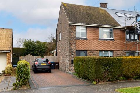 16 Crewes Lane, Warlingham, CR6 9NS