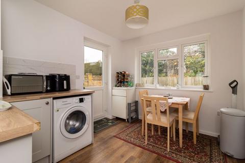 16 Crewes Lane, Warlingham, CR6 9NS