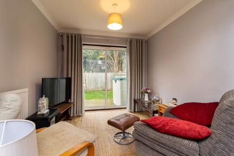 16 Crewes Lane, Warlingham, CR6 9NS