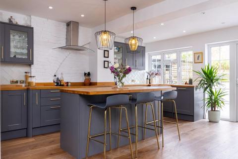 10, Greenview Bletchingley Road, Godstone, RH9 8LL