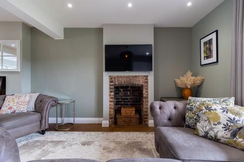 10, Greenview Bletchingley Road, Godstone, RH9 8LL