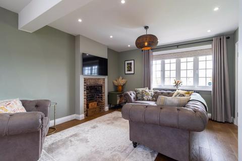 10, Greenview Bletchingley Road, Godstone, RH9 8LL
