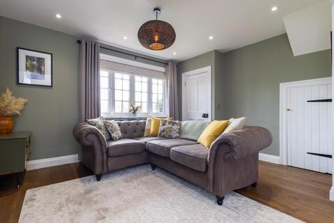 10, Greenview Bletchingley Road, Godstone, RH9 8LL