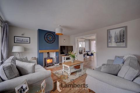 3 bedroom semi-detached house for sale, St Judes Avenue, Studley