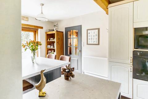 4 bedroom detached house for sale, Stonebow Road, Drakes Broughton, WR10