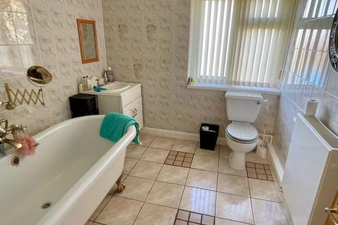 2 bedroom apartment for sale, Esher Road, Kingstanding, Birmingham, B44 9QJ