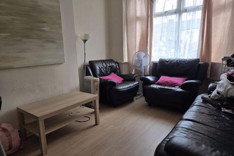 3 bedroom semi-detached house to rent, Gibbins Road, Selly Oak, Birmingham, B29 6QP