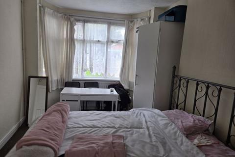 3 bedroom semi-detached house to rent, Gibbins Road, Selly Oak, Birmingham, B29 6QP